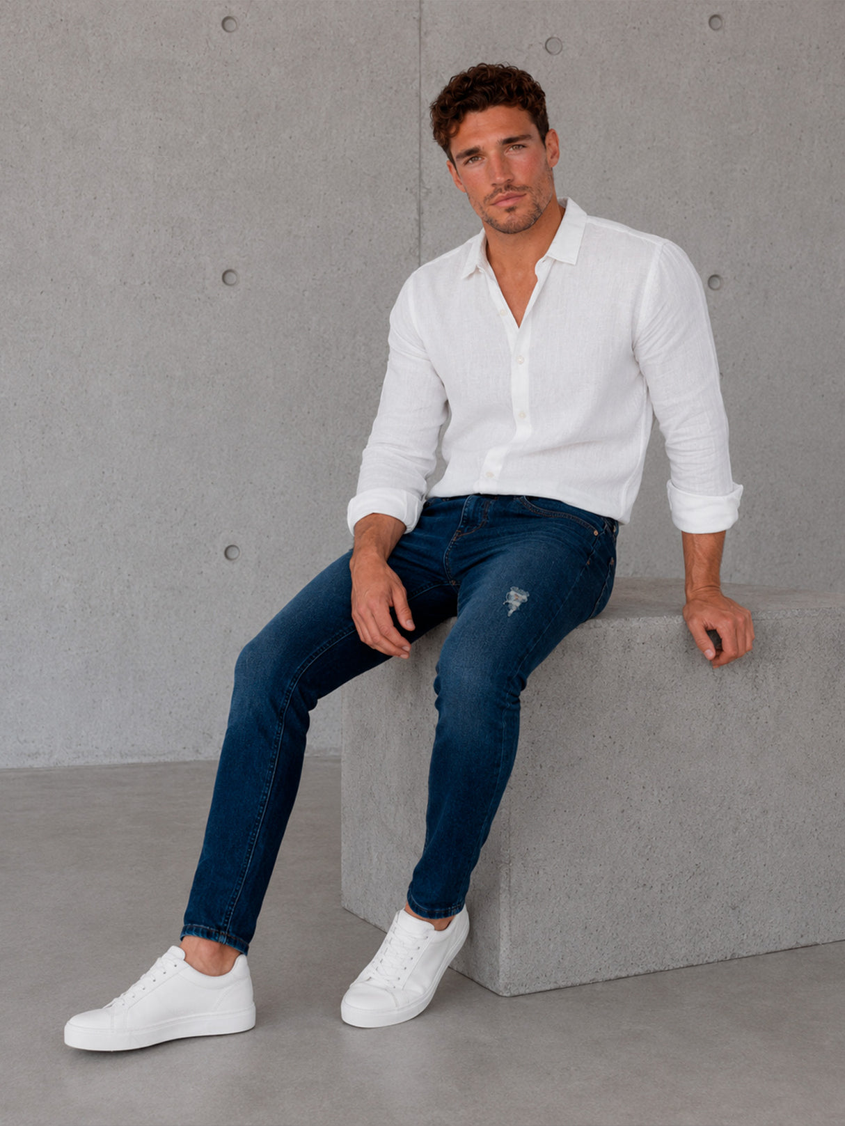 Jeans Hombre Slim Fit Azul Oscuro Mezclilla Stretch Con Roto Sutil Pantalón Mezclilla Ajustado Para Caballero